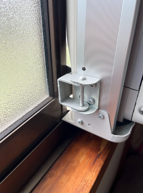 窓用エアコンは網戸を閉めたまま使っても大丈夫？【実機検証】冷え・虫 